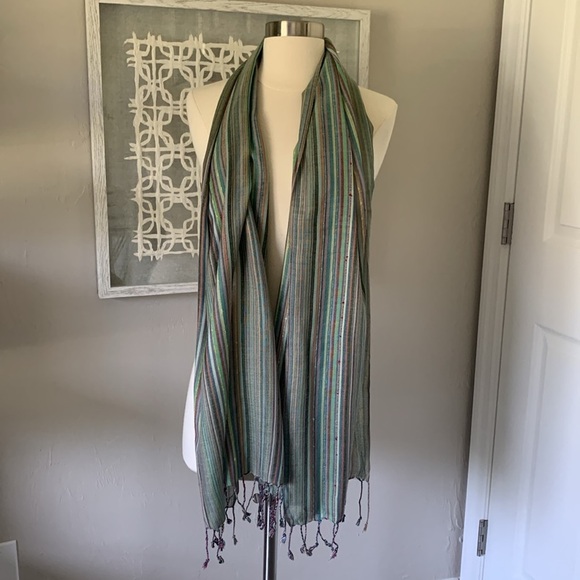 Mix Nouveau green striped scarf with braided fringe made in India - Picture 6 of 8